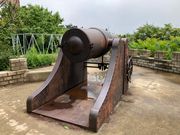 旅順港を睨む砲台（下部は埋立てている）