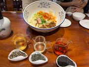 ビャンビャン麺ほか紹介頂いたレストランはとても美味しく、お茶も楽しみました！