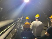 北朝鮮に向かってドキドキしながら地下道を歩きます。