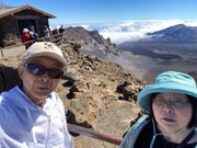 ハレアカラ山のビジターセンター2700m地点にて。