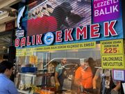 パンではなくクレープのような生地の鯖サンド