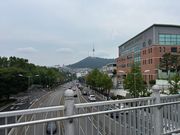 ソウルタワーを臨む歩道橋