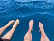 船の先端に乗って