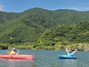 自然に囲まれた川でカヌー🛶