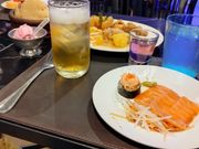 お料理はタイ料理とお寿司