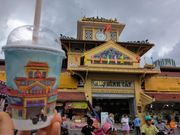 ビンタイ市場とその絵柄のスムージー(作る時間は長めでしたが、安くて美味しかった！)