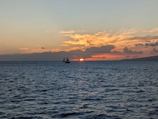 サンセットセーリング ワイキキ沖で夕日を堪能！ご希望でサン