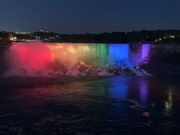 ライトアップされたナイアガラの滝