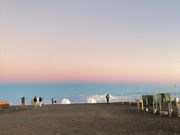 不思議な色の空