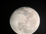 帰り道、望遠鏡で撮影してもらった満月の写真です！