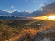 ダイヤモンドヘッド登山中の景色