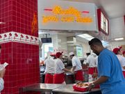 IN-N-OUT BURGER店内