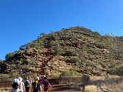 岩場の階段入り口。ここを登っていきます。