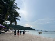 この美しいビーチから小船に乗ります