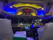 ギラギラした豪華な内装