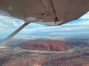 上空からのウルル