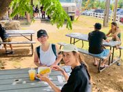 木陰でピクニック。開放的で気持ち良くて最高の忘れられないランチになりました。