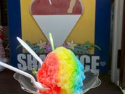 ハレイワでシェイブアイス。所詮かき氷と思って今までスルーしていたことを反省するおいしさでした。