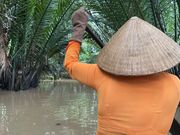 メコン川の手漕ぎボート