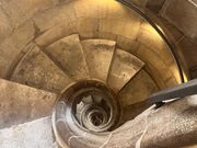 サグラダファミリアの階段を降りました