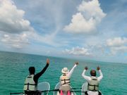 透明度の高い綺麗な浜にて