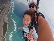 パラシュートが開いておりていきます