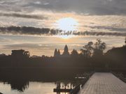 朝日のアンコールワット