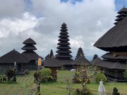 ブサキ寺院の核心部。敷地内にはたくさんの寺院があるので広いです。