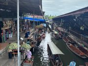 水上マーケットは水上ボードの追加支払いしなくても楽しめます。