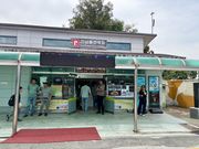 お土産屋さんも結構ありますー