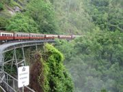 カーブが急な場所を狙って写真を撮ります