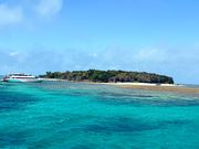 島の周りは浅瀬の珊瑚礁