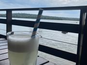 川を眺めながらランチ