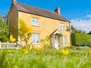 まるで絵本の世界。心ときめくコッツウォルズの街並み