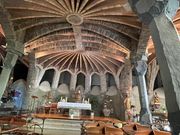 コロニア・グエル教会内部