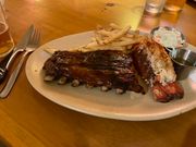 リブステーキとロブスター