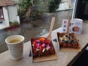 14時頃　ブルージュ　ワッフル店