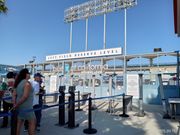 ドジャースタジアム入口