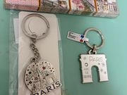 キーホルダーとチョコ