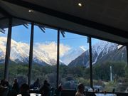 3日目ハーミテージホテル朝食時の景色、マウントクックがはっきり見えました