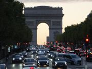 凱旋門からスタート