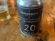 テーブルナンバーを告げてビールを注文するよ