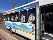 可愛いバスで出発