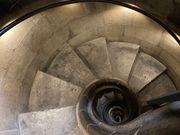 サグラダファミリア歩いて降りる階段