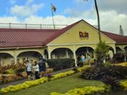 赤い屋根の下、南国の風を感じて