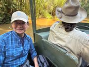 アーミーダックで車に乗ったまま川へ。冗談も面白く笑いっぱなし