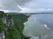 恋人岬からの眺め。海の色が素敵です。