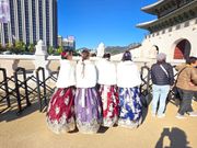 キョンボックンでチマチョゴリ