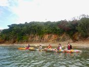 海まで出ると、空と海、山が雄大な景色でした