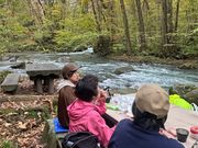 渓流の音と良い景色でランチ